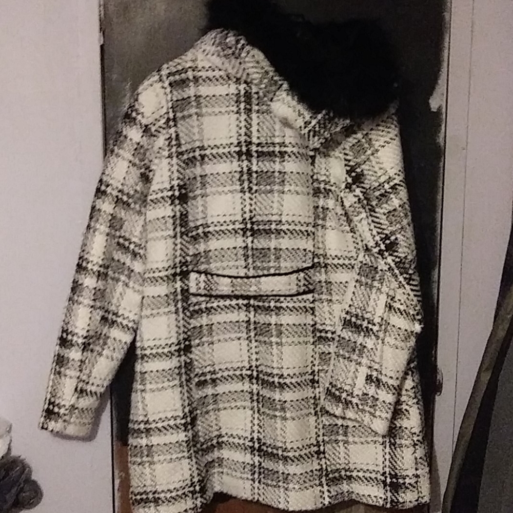 coat - Picture 2 of 3